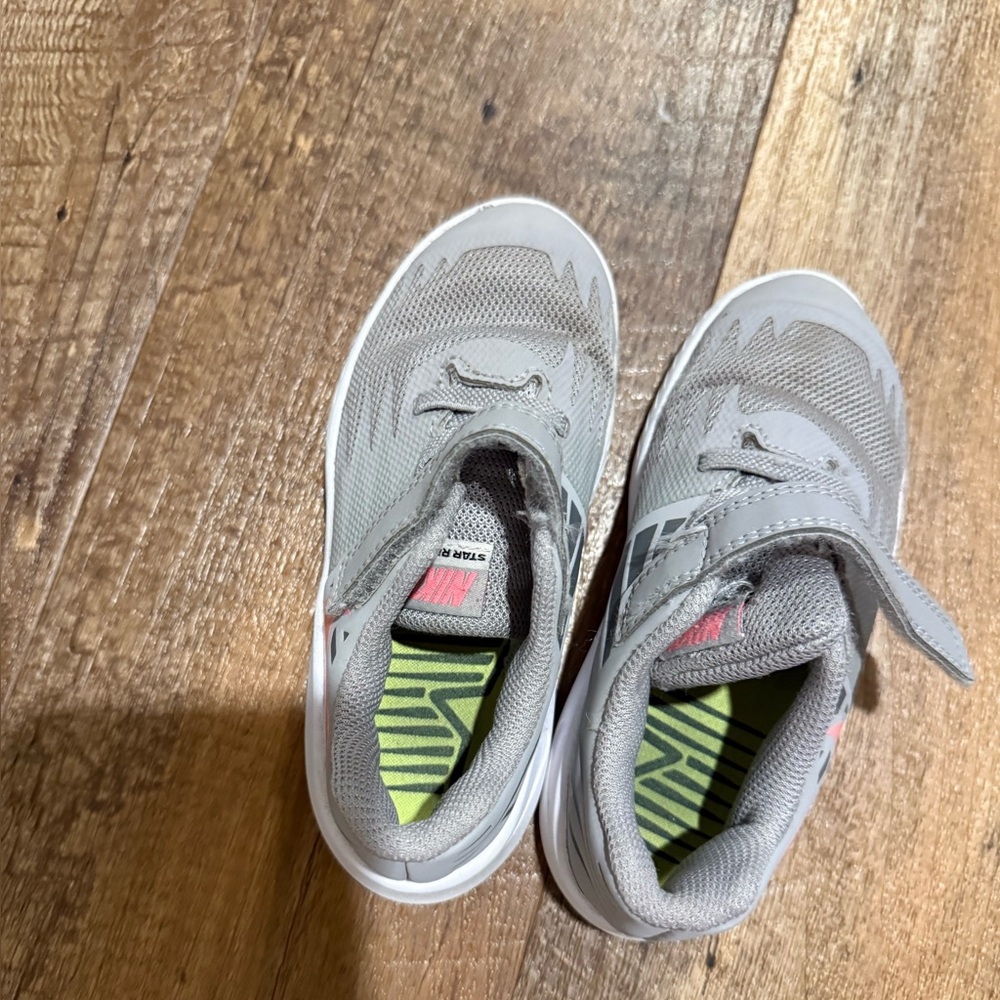 Gray Nike toddler 9c GUC
